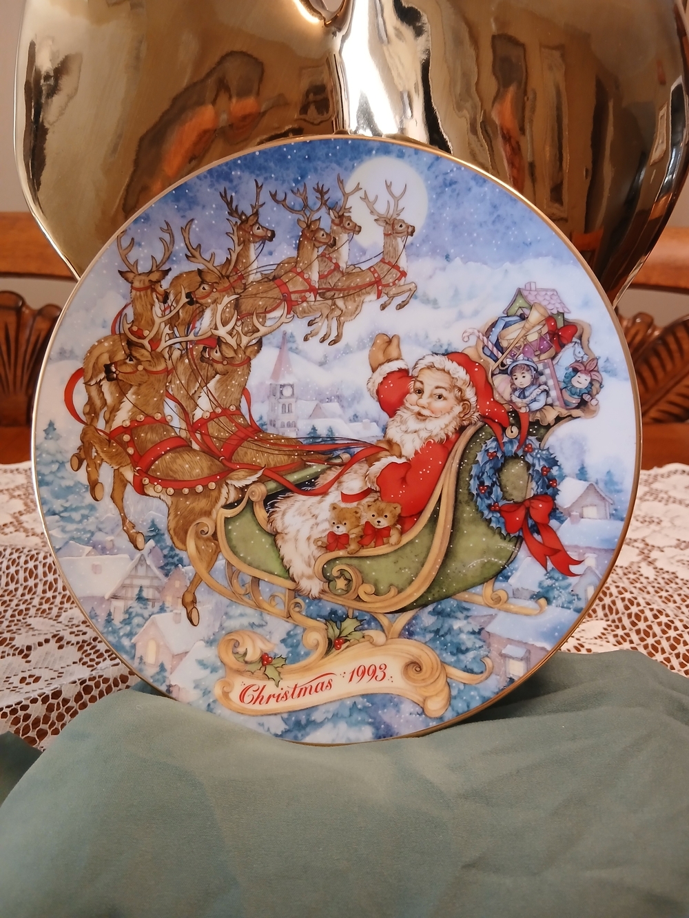 1993 Christmas Plate "Special Christmas Delivery" Trimmed In 22K Gold